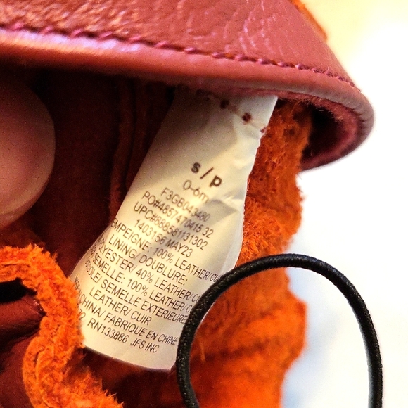 NWT two pair of baby moccasins - Picture 4 of 8